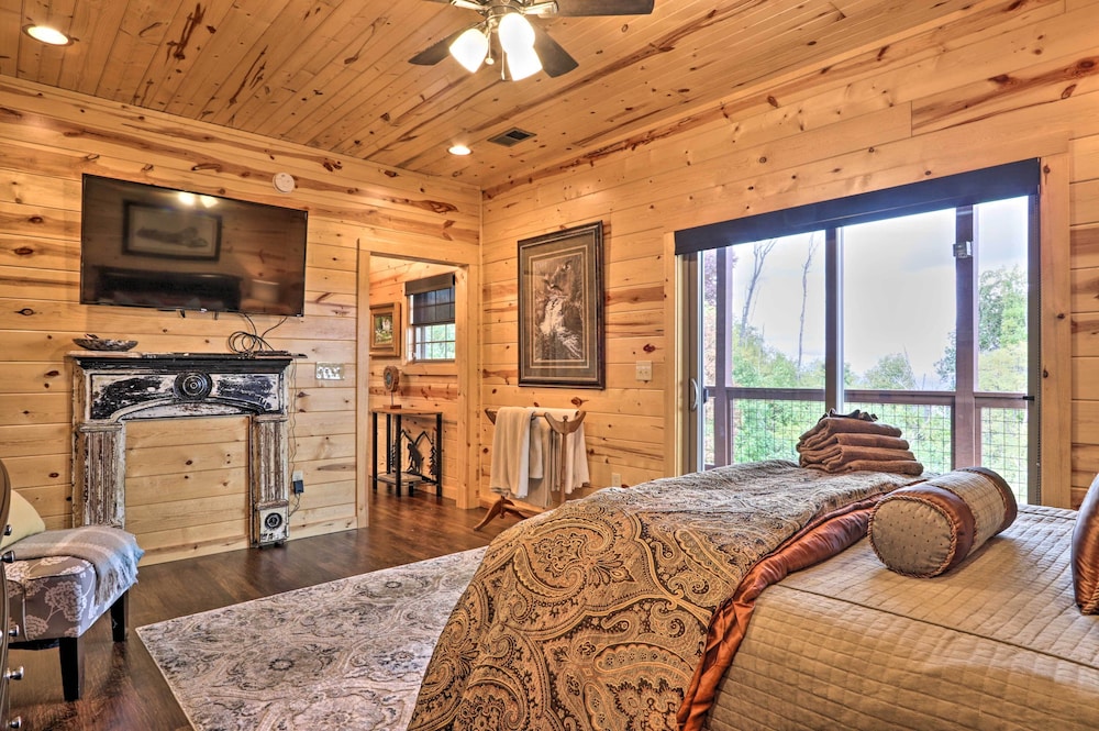 Woodsy Retreat with Fire Pit And Resort Amenities - photo 23