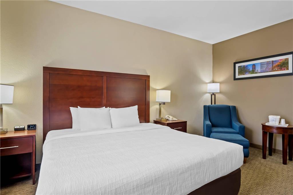 Quality Suites Irving Las Colinas - photo 17