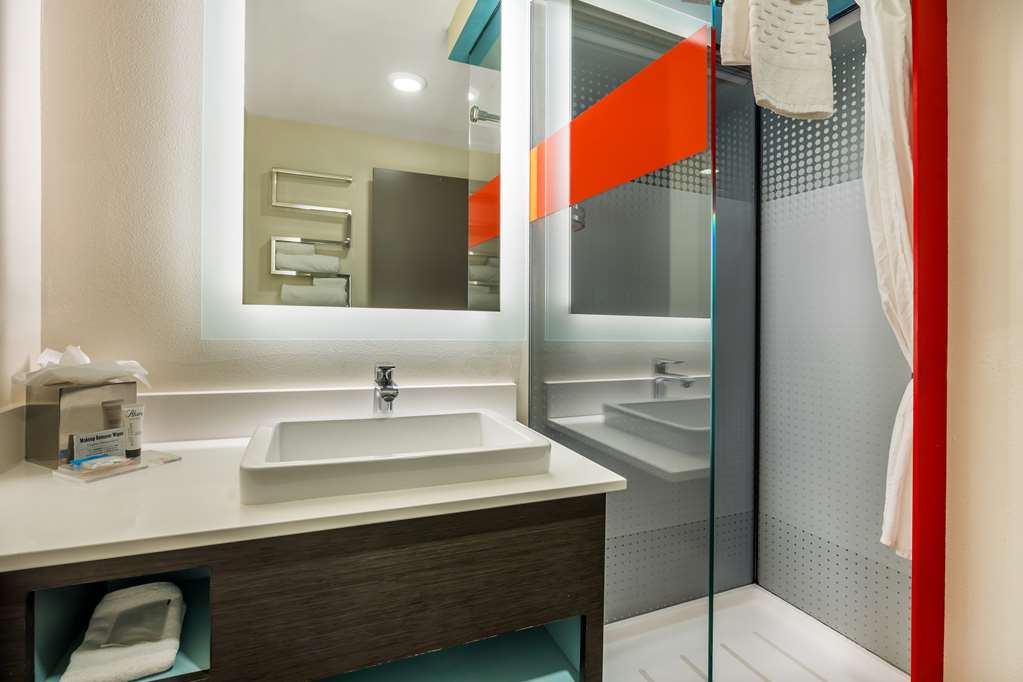 Vīb Best Western Springfield - photo 45