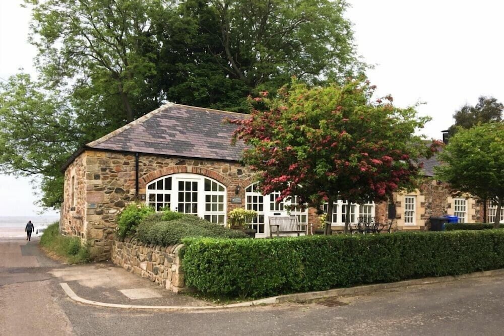Lapwing Cottage — 4-Star Luxury Hotel in Bamburgh, United Kingdom