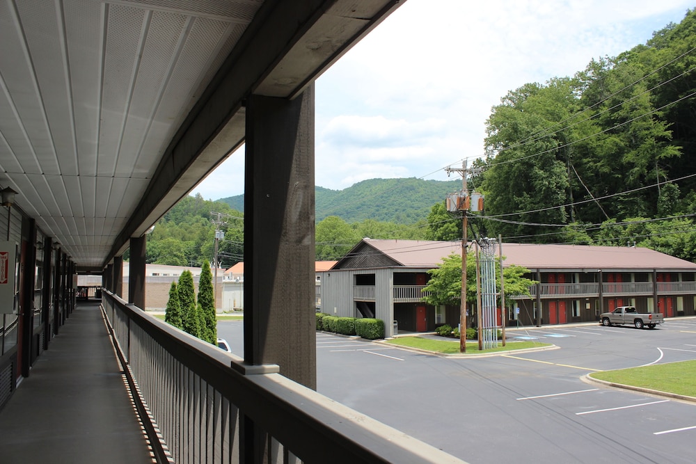 Great Smokies Inn Cherokee - photo 33