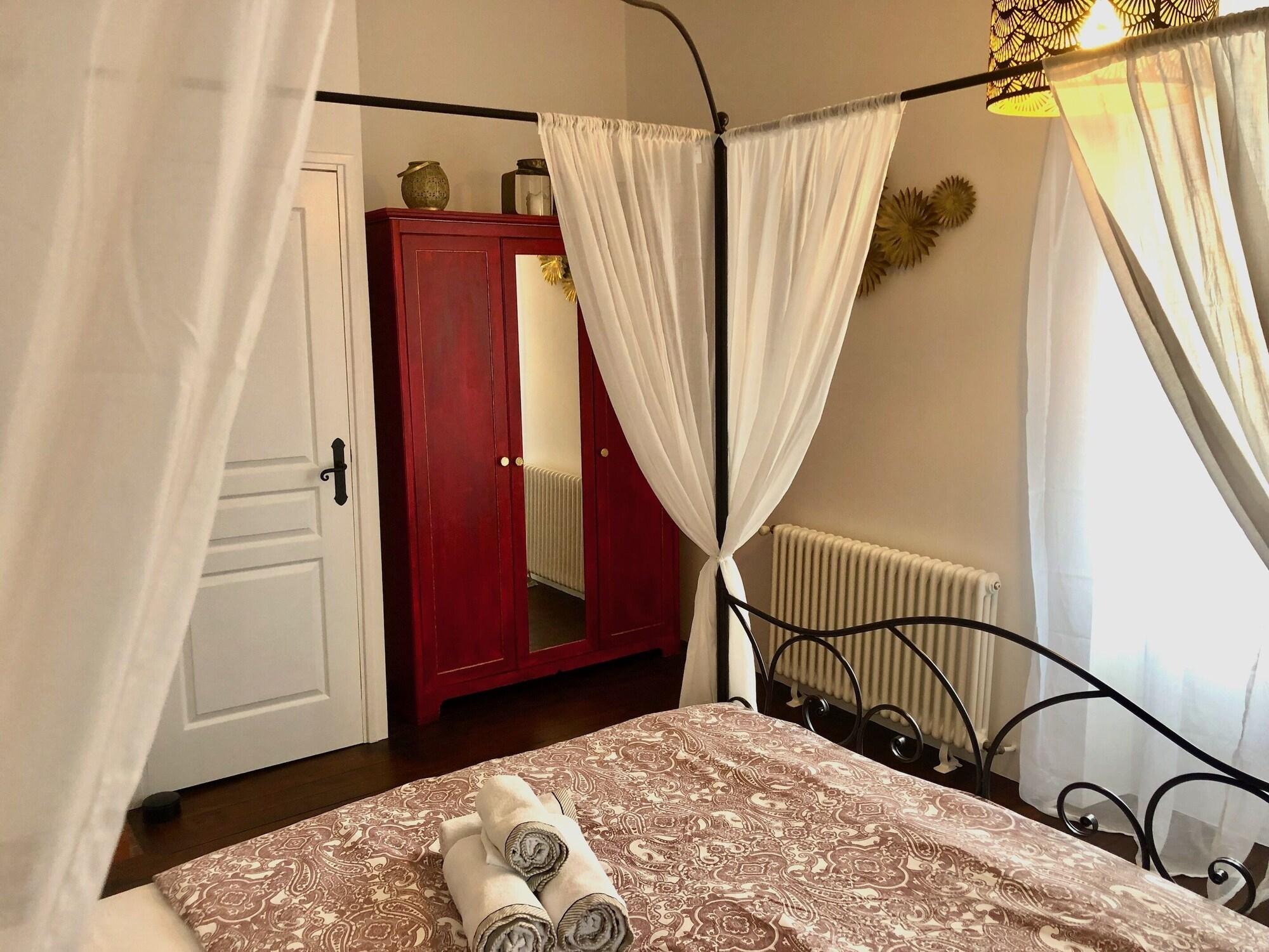 Moulin de la Vergnotte — 4-Star Luxury Hotel in Saint-Antoine-De-Breuilh, France