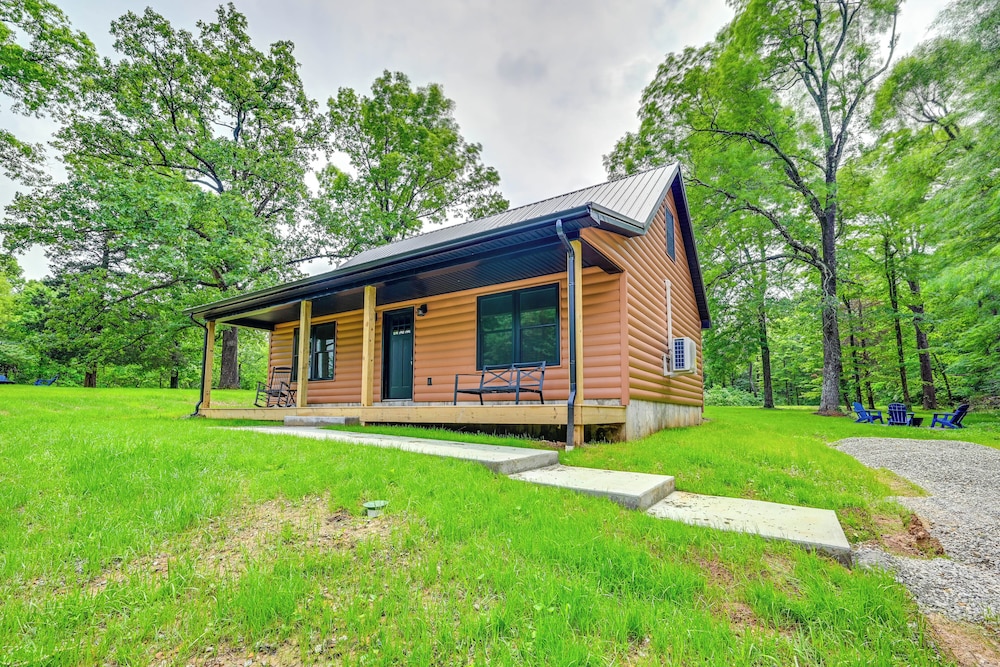 5 Mi to Mammoth Cave: Peaceful Retreat w Fire Pit — hotel in Cave City