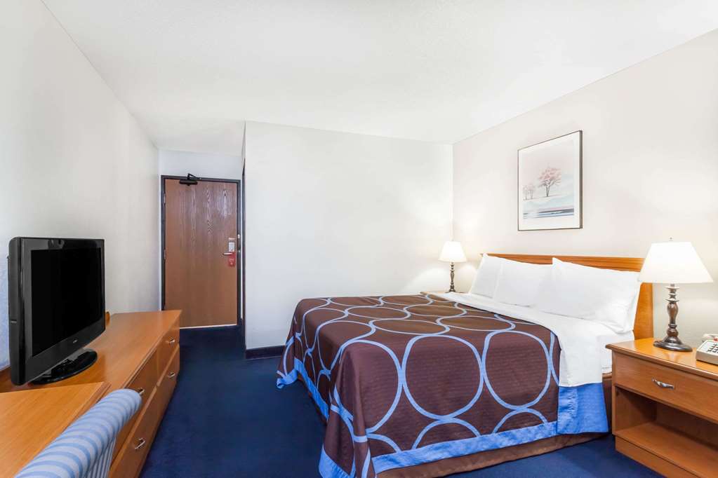 Super 8 by Wyndham Montgomery Maybrook - photo 5
