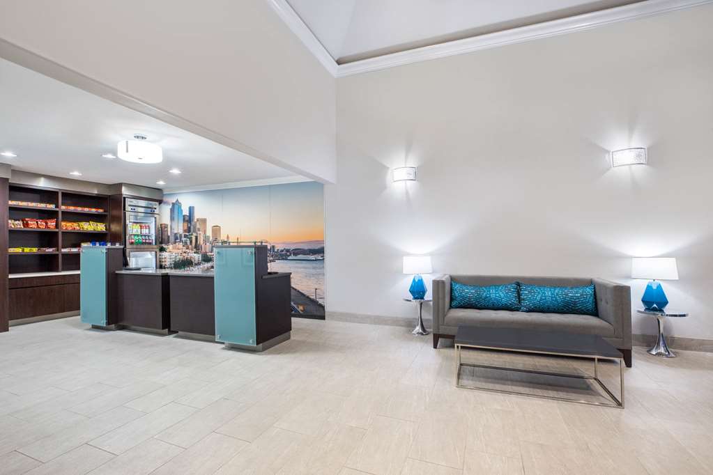 La Quinta Inn by Wyndham Everett - photo 7