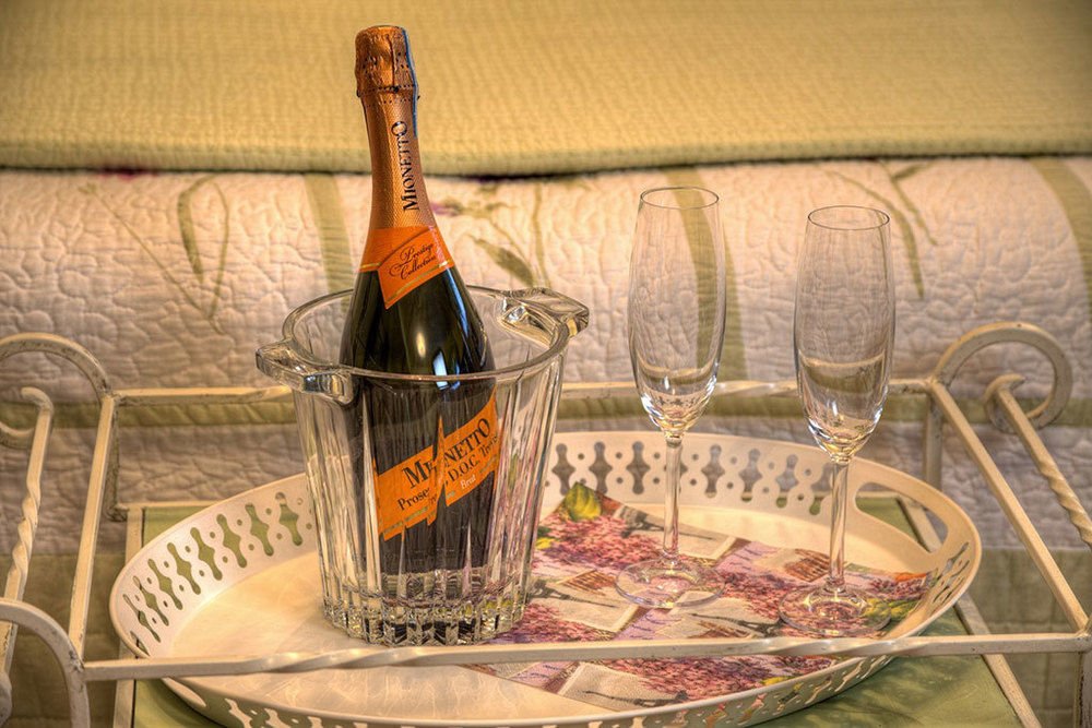 Seasons Above the Bay Guest Suites and B&B — Duncan — photo 2