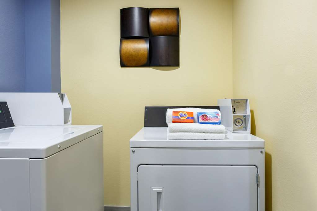 Days Inn & Suites by Wyndham Euless DFW Airport South - photo 57