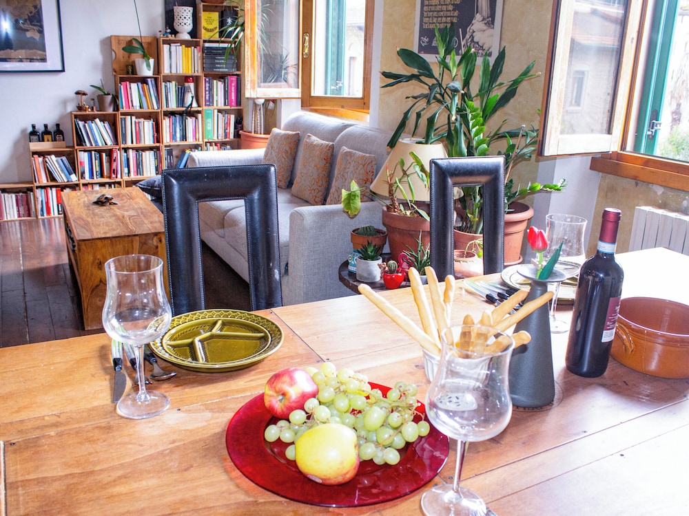 Wine House Salutati 78 — 4-Star Luxury Hotel in Florence, Italy