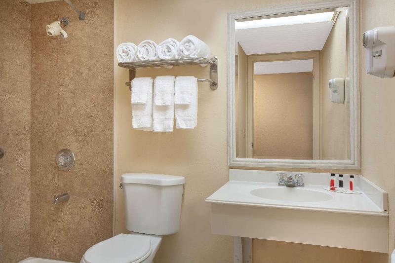 Space Coast Hotel Titusville Kennedy Space Center - photo 4