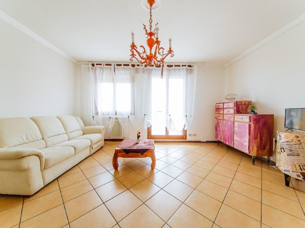Romy charmy flat — 4-Star Luxury Hotel in Conselve, Italy