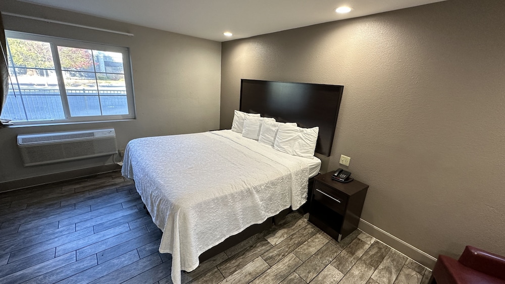 Red Roof Inn Hayward - photo 4