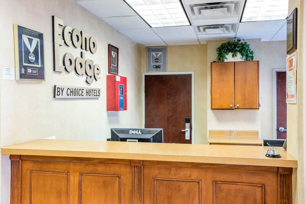 Econo Lodge Valdosta - photo 4