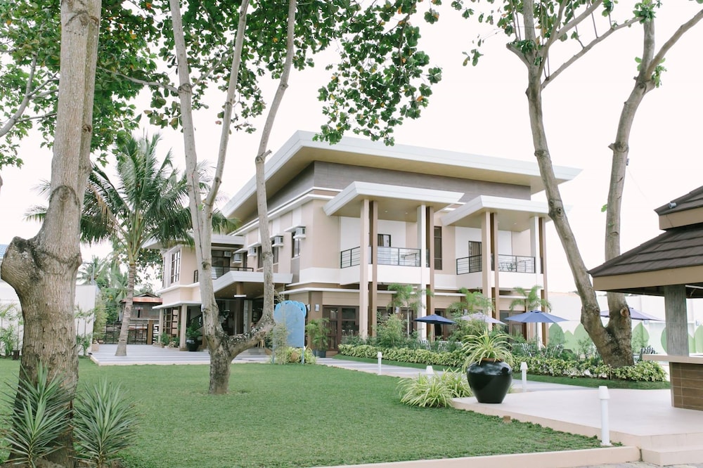Costa Del Sol Resort Hotel — 5-Star Luxury Hotel in Oroquieta, Philippines