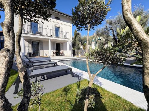 Villa Sembenini Loft — 4-Star Luxury Hotel in Riva Del Garda, Italy
