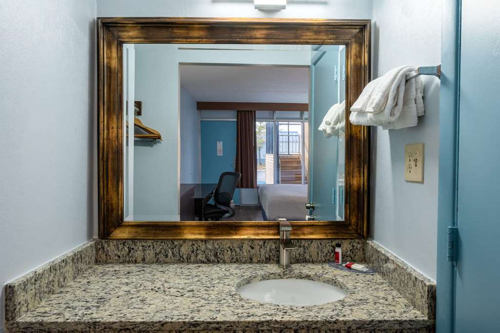 Days Inn by Wyndham Perrysburg Toledo - photo 14