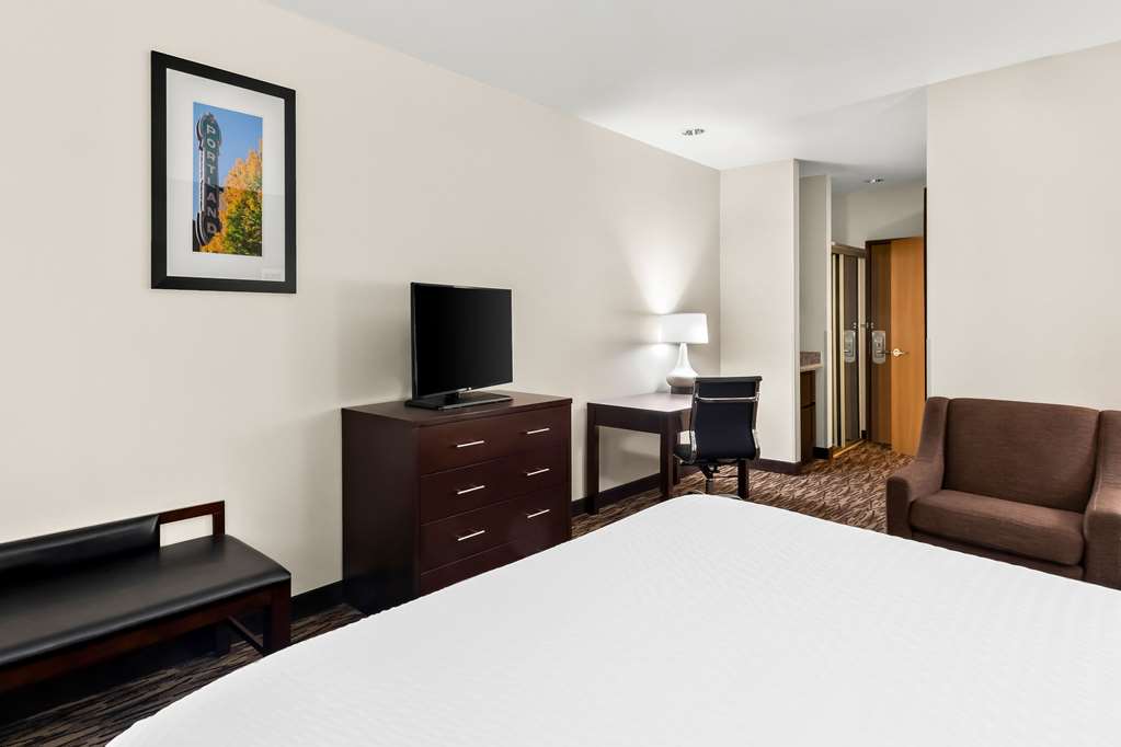 Comfort Suites Portland Airport - photo 14
