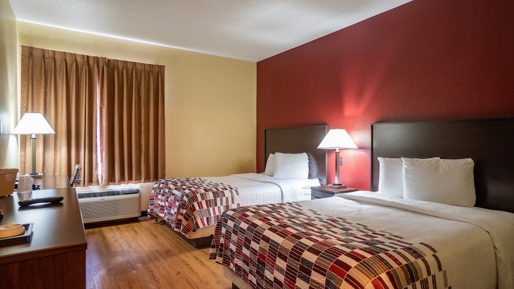 Red Roof Inn & Suites Indianapolis Airport - photo 11