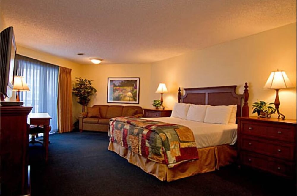 Weathervane Terrace Inn and Suites - photo 8