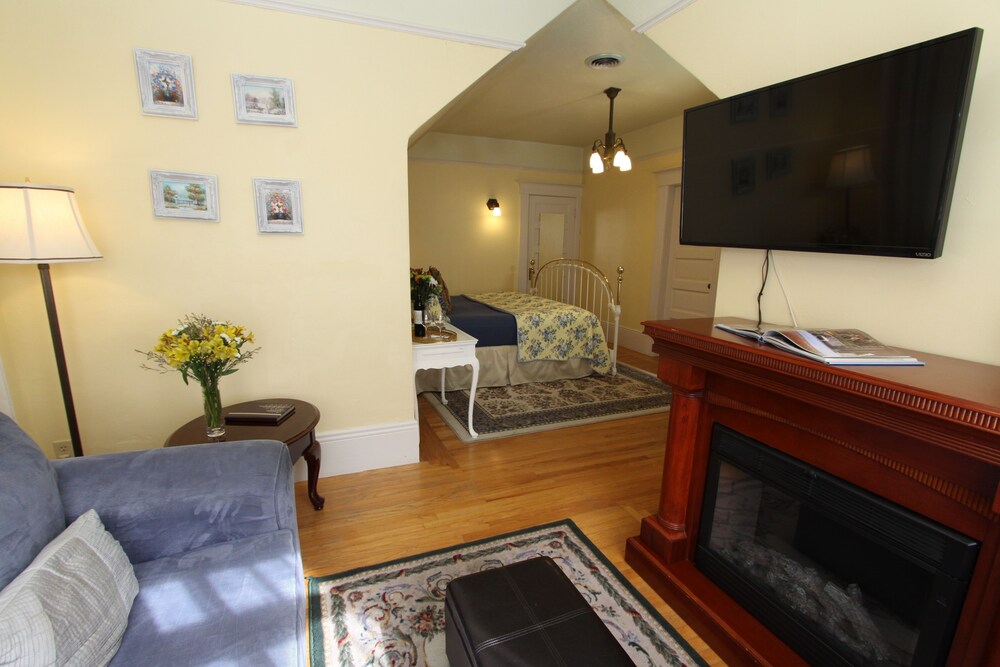 Kelley & Young Wine Garden Inn - photo 13