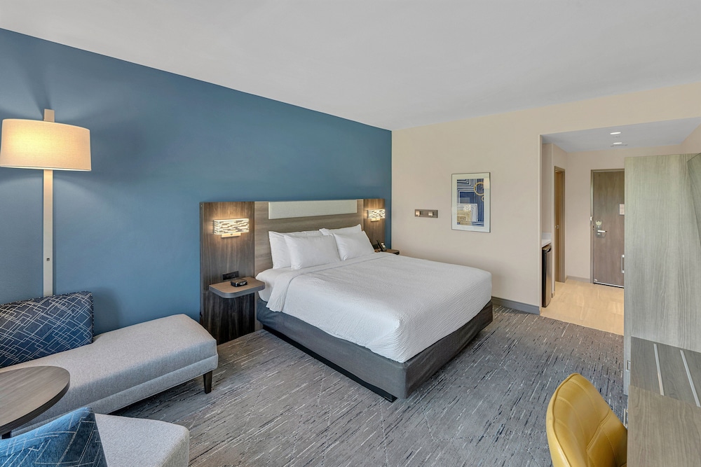 Holiday Inn Express & Suites Fort Walton Beach Eglin Area by IHG - photo 29