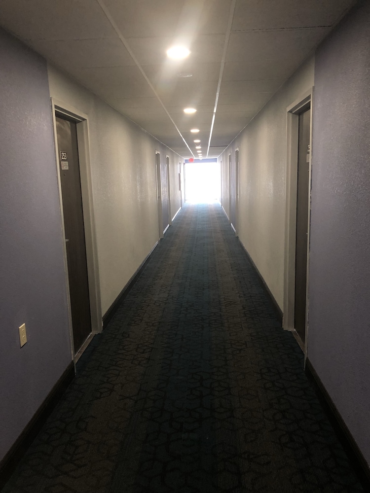 Days Inn by Wyndham Grove City Columbus South - photo 22