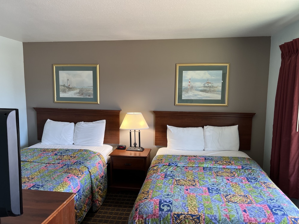 Crows Nest Inn Tawas - photo 5