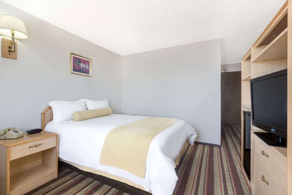 Super 8 by Wyndham Lake Havasu City - photo 13