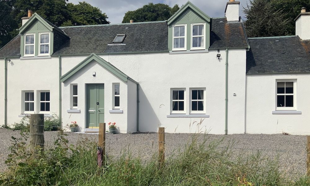 Balmore Farmhouse near Lochness — 4-Star Luxury Hotel in Inverness, United Kingdom