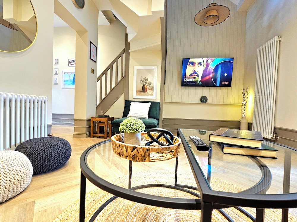 Modern Gem with free parking - last minute hotel in Glasgow