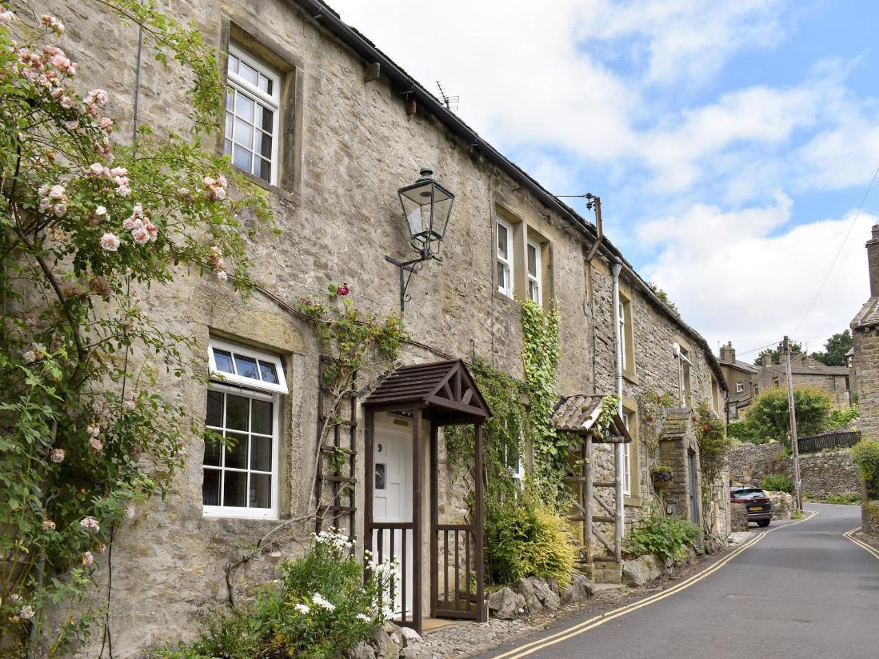 Rose Cottage Uk34067 — 4-Star Luxury Hotel in Grassington, United Kingdom