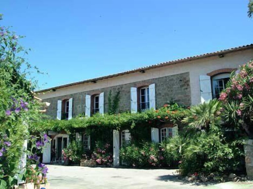 Camping Douce Quiétude — 5-Star Luxury Hotel in Saint-Raphael, France