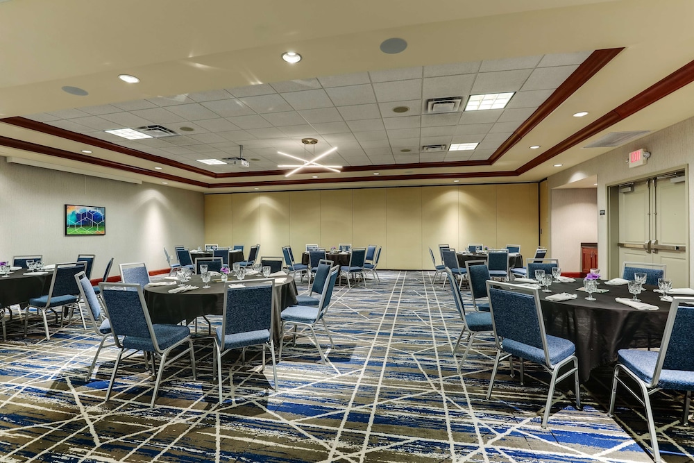 Hilton Garden Inn Indianapolis Airport - photo 48
