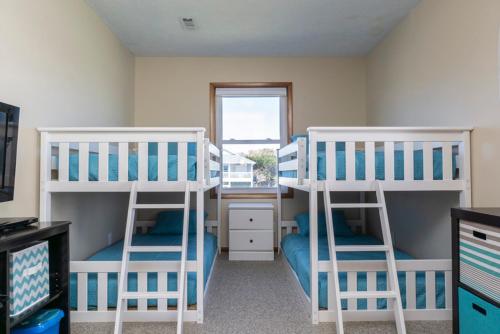 Out of the Blue by Oak Island Accommodations - photo 4