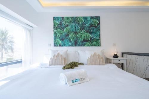 Tropical Loft with working station in JVC — 4-Star Luxury Hotel in Dubai, United Arab Emirates