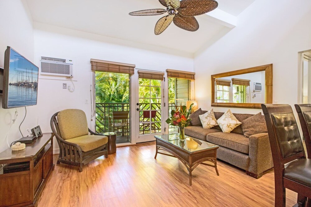 Lahaina Condo K202 2 Br Condo — 4-Star Luxury Hotel in Lahaina, United States