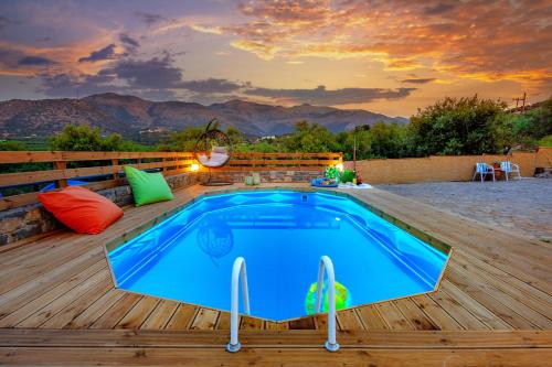 Princess Sissi Villa House with private pool and garden — 4-Star Luxury Hotel in Sision, Greece