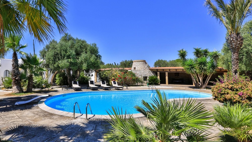 Villa Manco 12 Emma Villas — 4-Star Luxury Hotel in Gagliano Del Capo, Italy