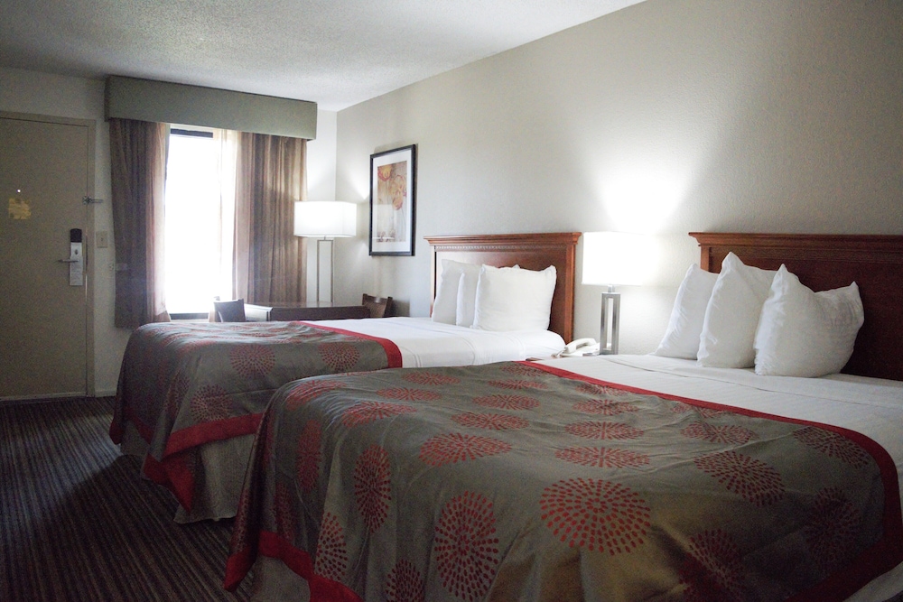 Ramada by Wyndham Savannah Gateway - photo 12