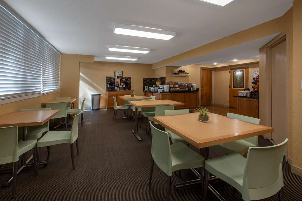 La Quinta Inn & Suites by Wyndham Deerfield Beach I 95 - photo 36