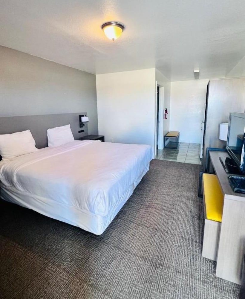 OYO Garden Inn and Suites Pearsall I 35 East - photo 13