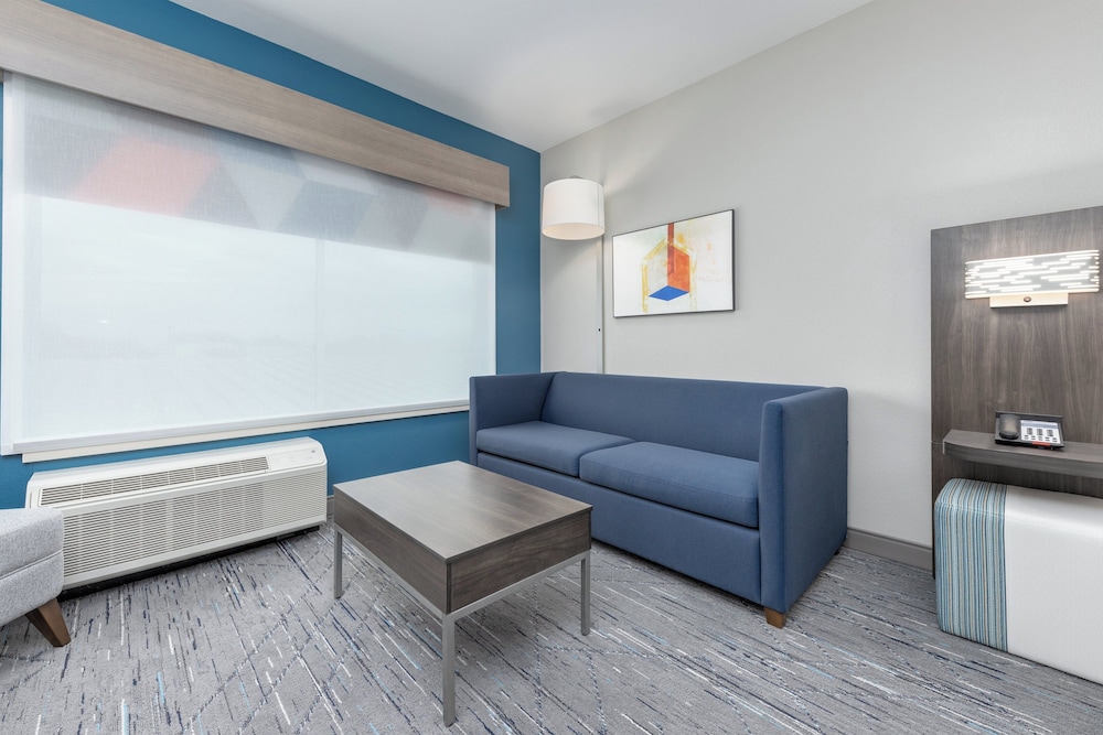 Holiday Inn Express & Suites Austin Airport East by IHG - photo 22