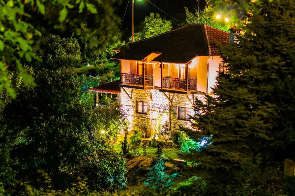 Mylos - carbon neutral hotel in Naousa