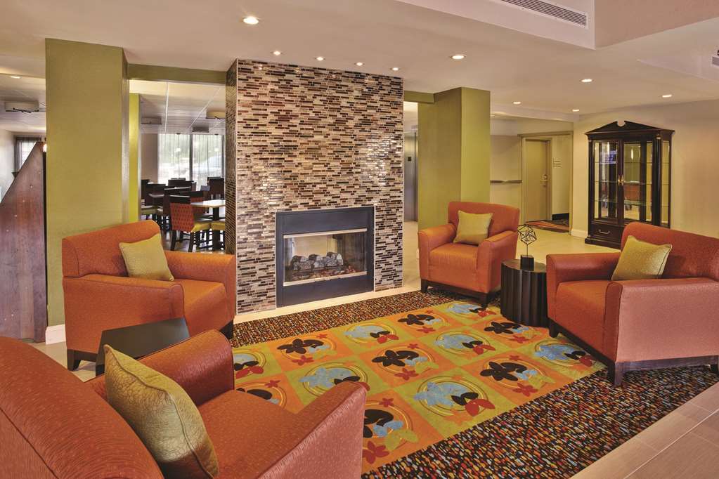 La Quinta Inn & Suites by Wyndham Elkview Charleston NE - photo 6