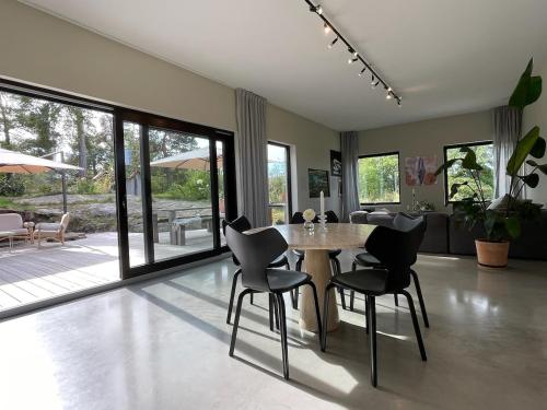Modern Villa near city with 4 bedrooms — 4-Star Luxury Hotel in Stockholm, Sweden