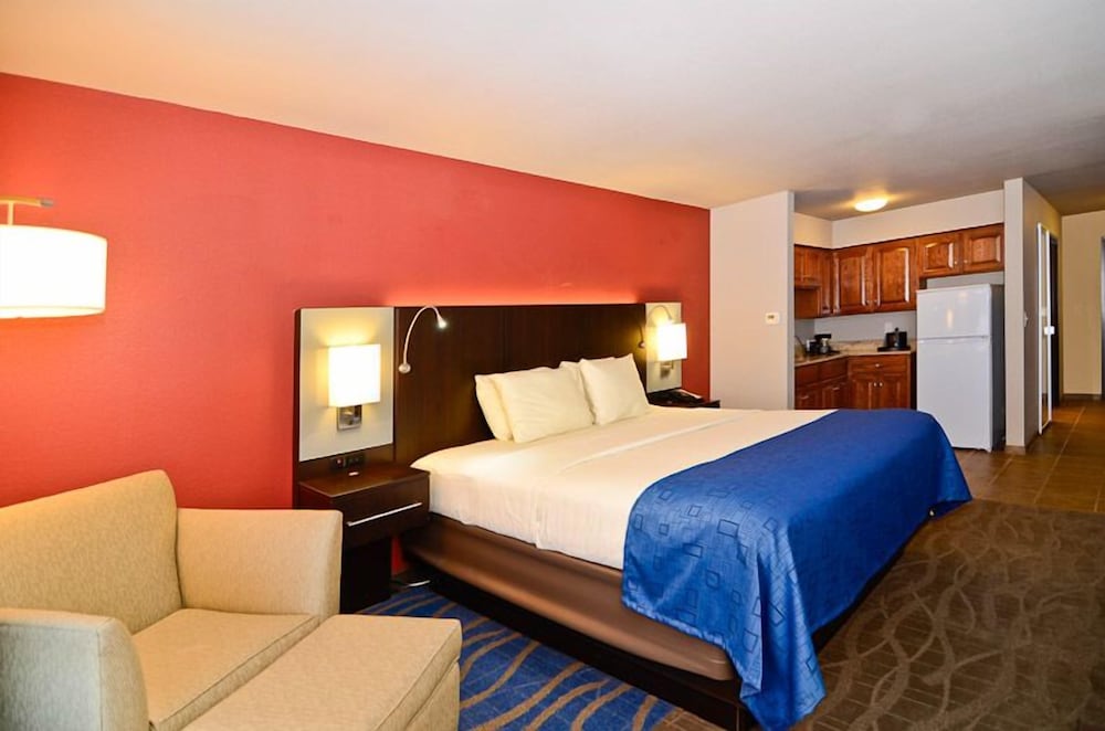 Astoria Hotel and Event Center - photo 10