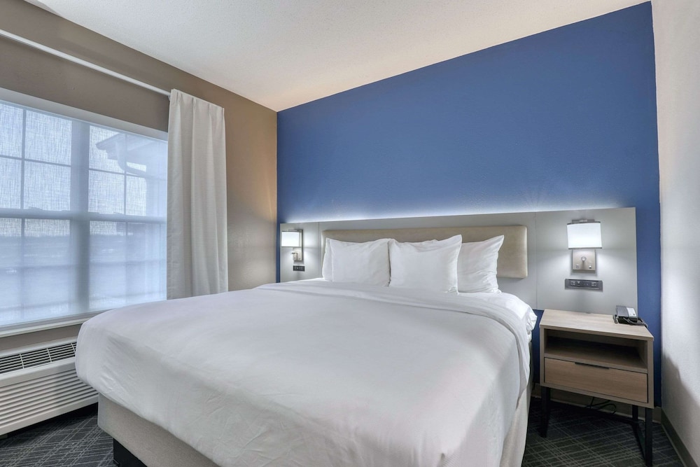 Comfort Suites Milwaukee Airport - photo 23