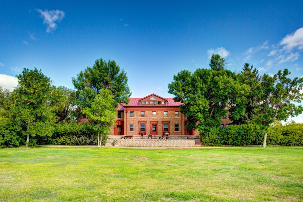 Oddfellow Inn & Farm - carbon neutral hotel in Helena