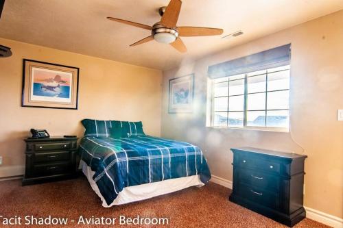 Tacit Shadow Resort Aviator Queen Suite Gym Coffee Bar Hot Tub Free Laundry Food Available — Parowan