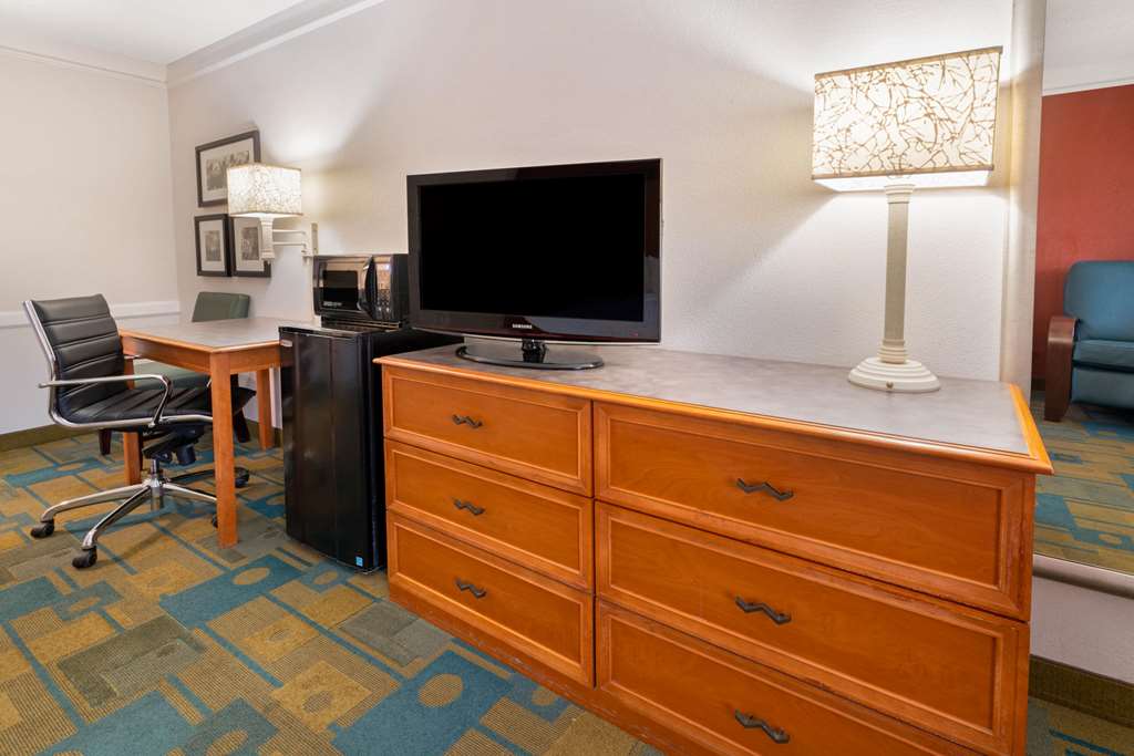 La Quinta Inn by Wyndham Phoenix Sky Harbor Airport - photo 18