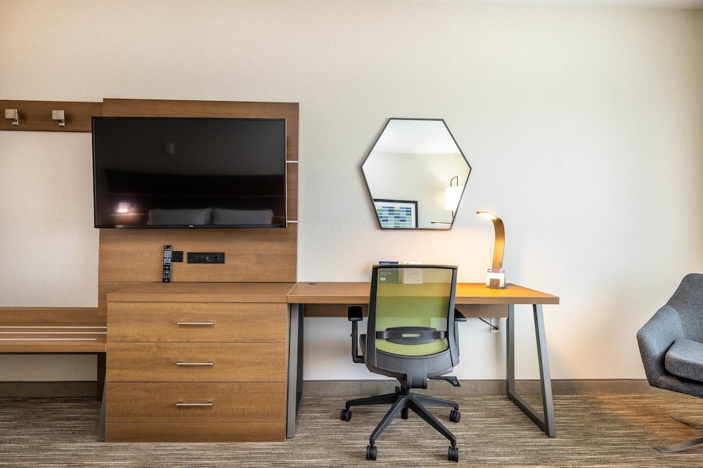 Holiday Inn Express & Suites San Jose Silicon Valley - photo 40